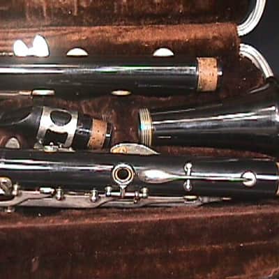 Buescher Aristocrat Bb Clarinet in it's Original Case & Ready to Play   Real Nice!!!   3 C image 5