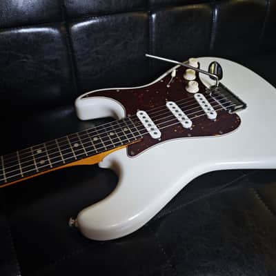 Fender American Ultra Stratocaster  - Arctic Pearl image 2