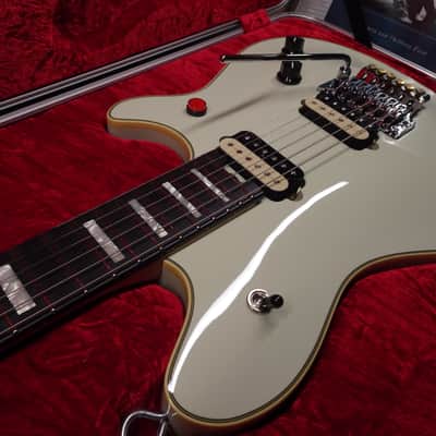 EVH MIJ Series EVH Edward Signature Wolfgang 2024-MINT -Brass tuners- Ivory image 2