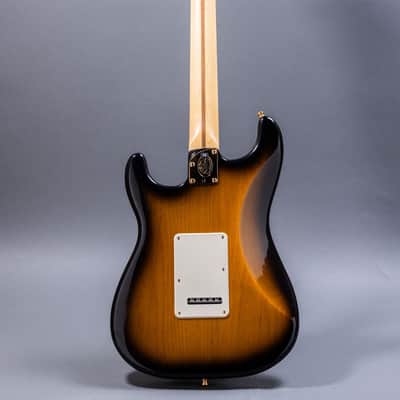 Fender Limited Edition 50th Anniversary Stratocaster 2004, Sunburst image 6