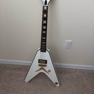 Dean V White Gold 2009 White with Gold pickup and hardware | Reverb