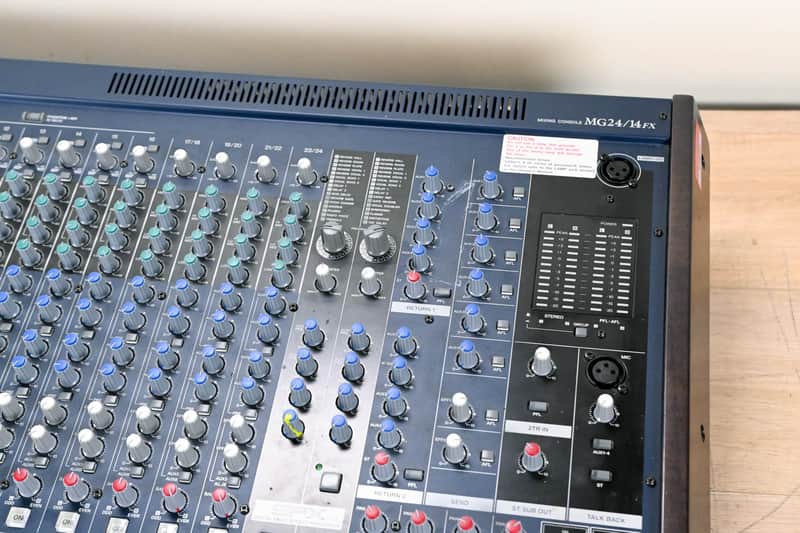 Yamaha MG24/14FX 24-Input 14-Bus Mixing Console with Effects