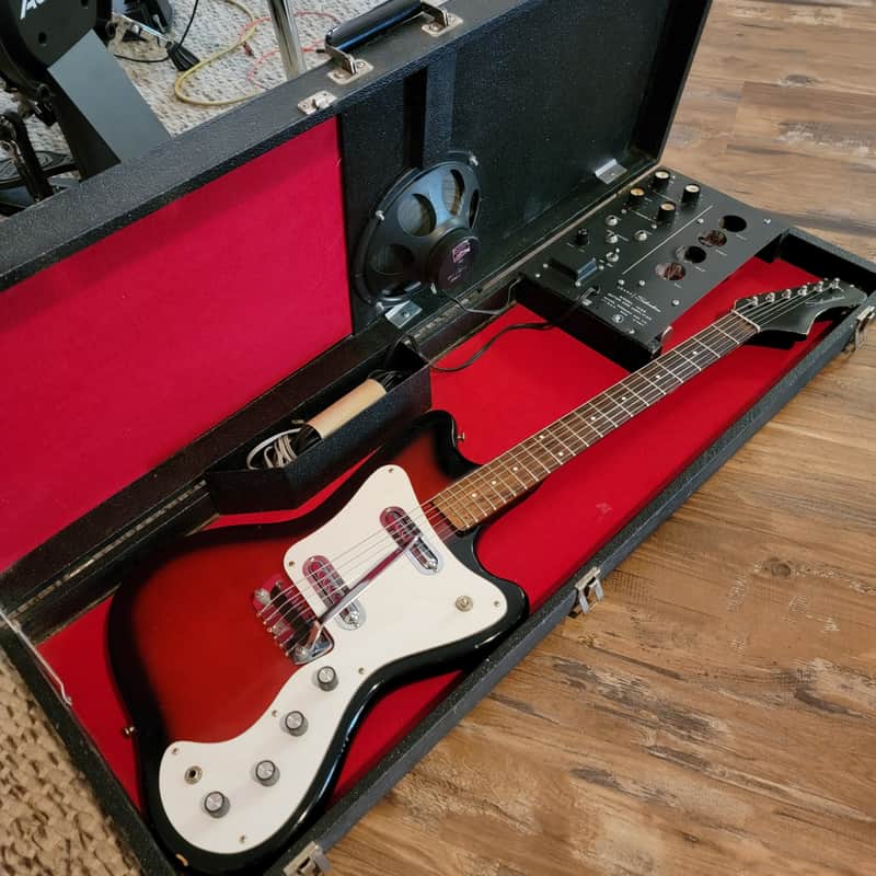 Silvertone 1452 Hornet Electric Guitar Amp In Case 1967 Red Burst All Original Great Condition image 1
