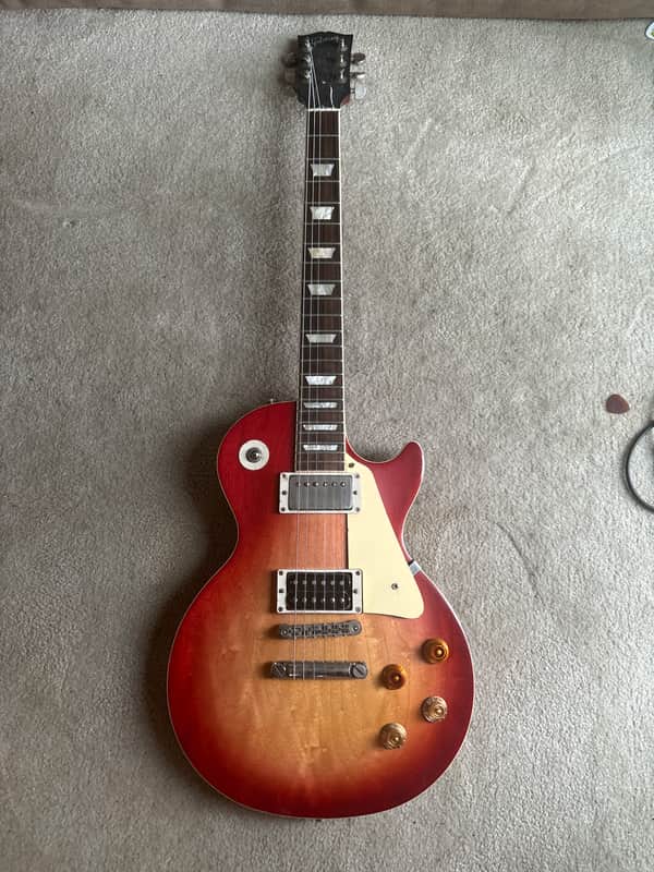 Gibson Les Paul Classic 2019 - Present - Heritage Cherry Sunburst image 1