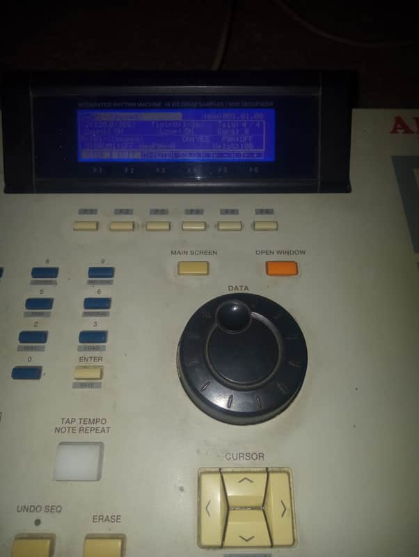 Akai MPC2000XL MIDI Production Center 2000 - 2005 - Grey image 1