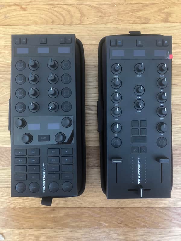 Traktor X1 and Z1 Controllers w/ Cases Bild 1