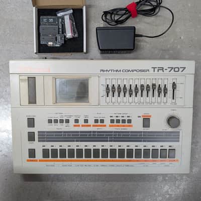 Roland TR-707 with ROM expander