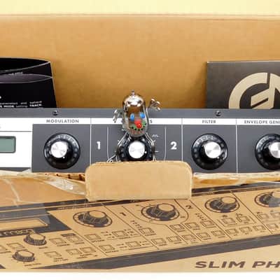 MOOG Slim Phatty Analog Synthesizer Desktop + Holz + Neuwertig + 1,5J Garantie image 10