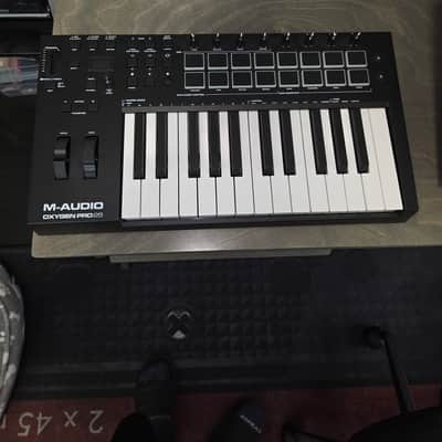 M-Audio Oxygen Pro 25 MIDI Keyboard Controller 2020 - Present - Black
