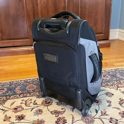 Fender - Wheeled Suitcase with Detachable Gig Bag Back Pack image 5