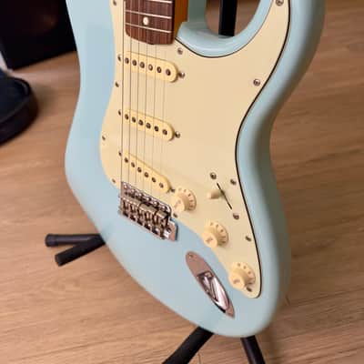 Fender Special Edition Classic Series '60s Stratocaster Lacquer with Matching Headstock, Daphne Blue CS 57/62 PUs, Fender Tweed Case image 10