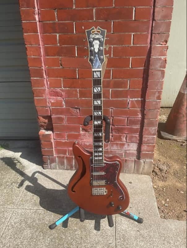 D'Angelico Bedford SH Deluxe Walnut Matte w/case image 1