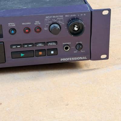 HHB PROFESSIONAL COMPACT DISC RECORDER -CDR 850 image 5