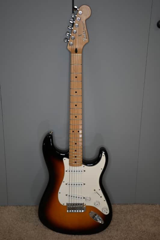 Fender Standard Stratocaster - MIM - 2002 - Sunburst - w/ Gig Bag