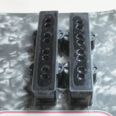 new in package A+ Allparts PC-0953-023, Pickup Cover Set for Jazz Bass / J Bass (2 piececs) Black, plastic (from 2020s) screws are NOT included- but they're availabe for sale upon request image 5