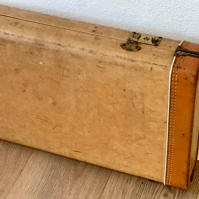1950's Fender Musicmaster, Duo-Sonic Brown Guitar Case, Great Case for Your Guitar ! ! image 7
