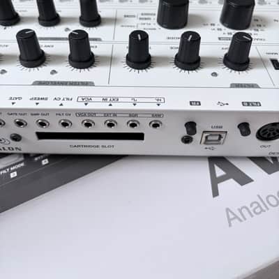 Abstrakt Instruments Avalon Analog Bassline Synth - White image 7