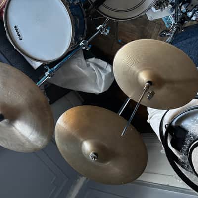 Zildjian cymbals 14,16,18,18cr 18 sizzle,22” Constantinople A,14” A hi hats & Bag image 7