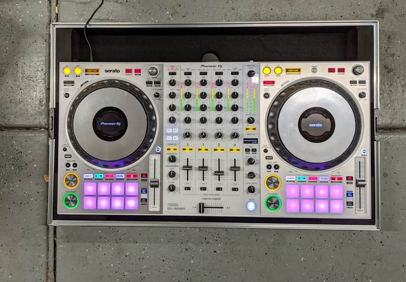 Pioneer DDJ-1000 SRT-W (Limited Edition White) plus an Odyssey