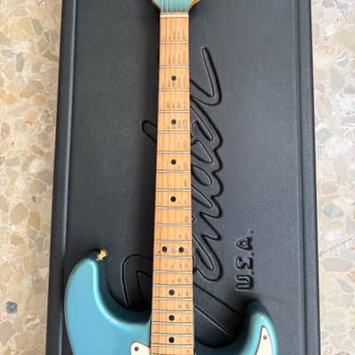 Fender The Strat with Maple Fretboard 1981 - Lake Placid Blue image 3