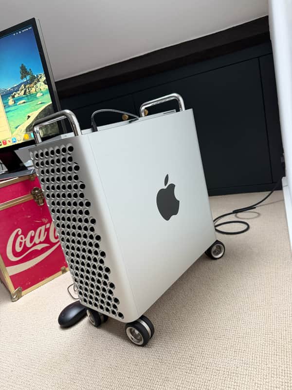 Apple Apple Mac Pro 2019 7,1 8-Core Xeon W / 128GB RAM / 1TB SSD / Radeon 580X 8GB / NVMe PCIe / Wheels / Box 2019 - Apple Finish image 1