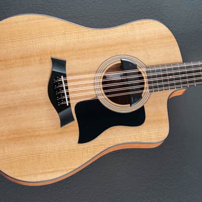 Taylor 150CE 10 String Bajo Quinto image 1