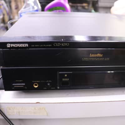 Pioneer CLD-1070 LaserDisc Player 1989 - Black image 2