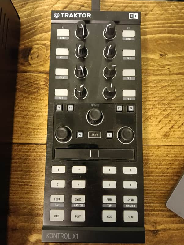 (2x) Native Instruments Traktor Control MK2 2021 image 1