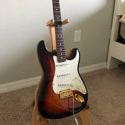 Fender Stratocaster 50th Anniversary Edition 2004 - Triburst image 2