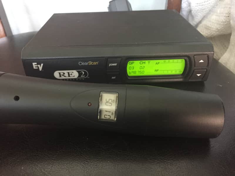 Electro-Voice EV Clear Scan RE2 Wireless Microphone System - ND767a Mic image 1