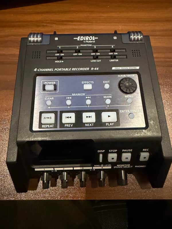 Roland R-44 4-Channel Portable Field Recorder R44 | Reverb Canada
