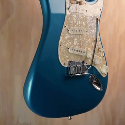 Fender American Elite Stratocaster Electric Guitar in Ocean Turquoise Metallic image 2