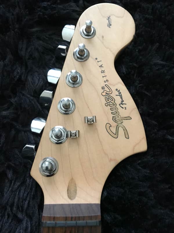 Squier Affinity gold logo 2017 HSS Stratocaster Rosewood 21 fret neck 2017 - Satin image 1