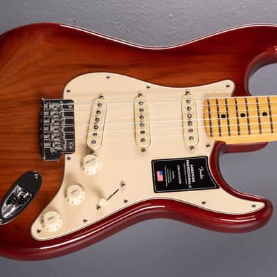 American Professional II Stratocaster – Sienna Sunburst w/Maple image 1