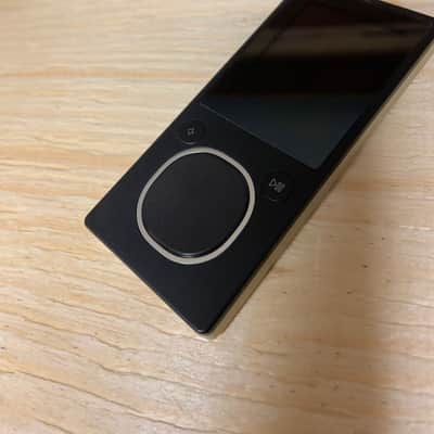 Microsoft Zune 4GB with all original packaging and accessories image 4