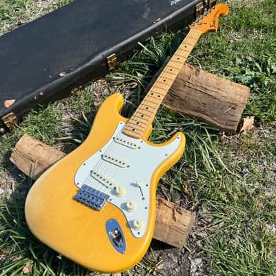 Vintage Featherweight Blonde Fender Stratocaster 1972-1975 7.2lbs image 1