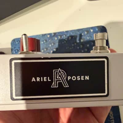 Hudson Electronics Broadcast-AP Ariel Posen Signature 2019 - Present - White image 3