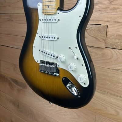 Fender 50th Anniversary Stratocaster 2004 - 2-Tone Sunburst image 2