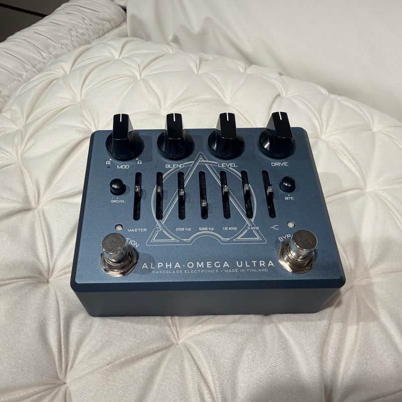 Darkglass Electronics Alpha Omega Ultra V2 Bass Preamp