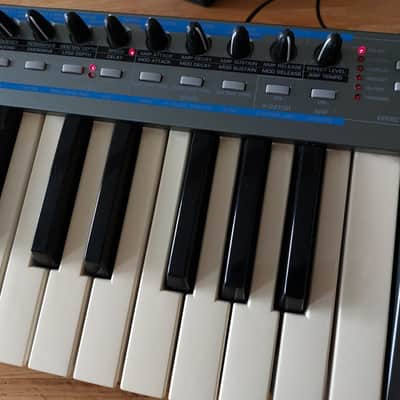 Novation XioSynth 25 10-Voice Synthesizer 2007 - Silver image 2