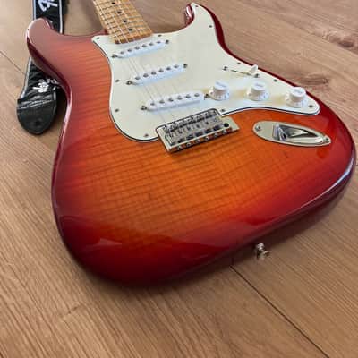 2015 Fender Standard Stratocaster Plus Top with Maple Fretboard 2013 - 2017 - Cherry Burst image 14