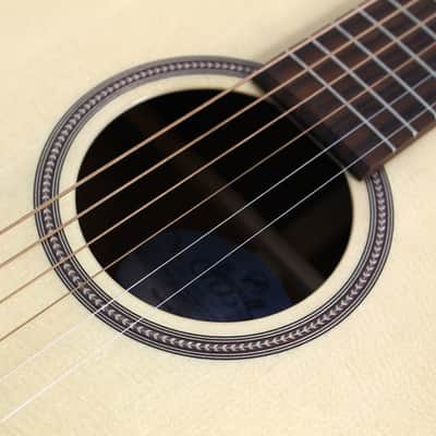 Used Seagull Maritime SWS Mini Jumbo Acoustic Guitar in Natural High-Gloss Finish image 8