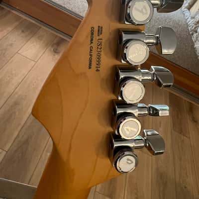 Fender American Ultra Stratocaster HSS 2023 - Texas Tea image 4