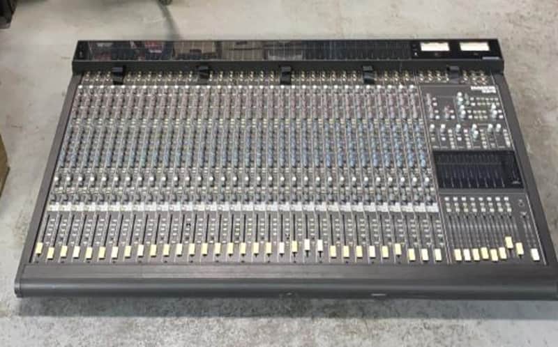 Mackie 32.8 32-Channel 8-Bus Mixing Console 1993 - 2005 - Gray image 1