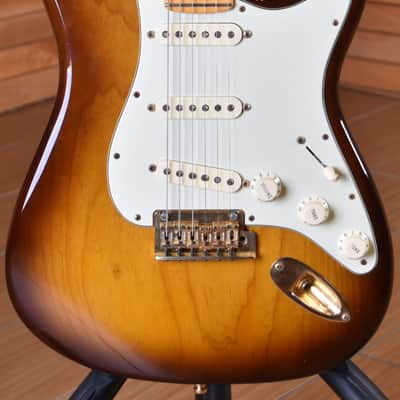 Fender 75th Anniversary Commemorative Stratocaster Maple Neck 2-Color Bourbon Burst image 11