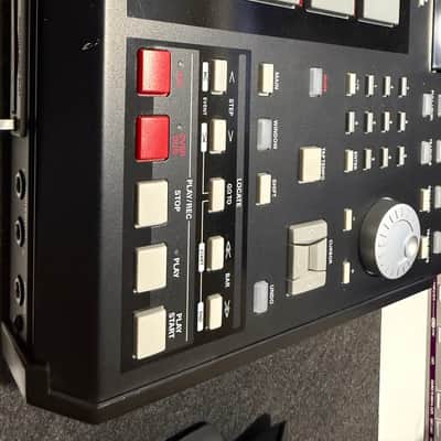 Akai MPC2500 with XL LCD Screen and paid JJOS image 10