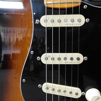 Fender American Ultra Luxe Stratocaster with Maple Fretboard 2021 - Present - 2-Color Sunburst image 4