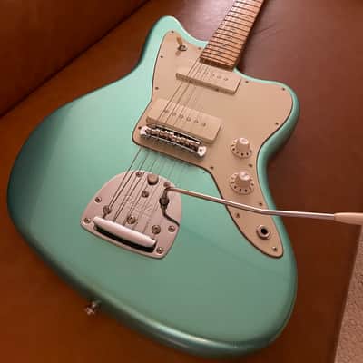 Fender American Professional Jazzmaster with Maple Fretboard 2017 - 2019 - Mystic Seafoam