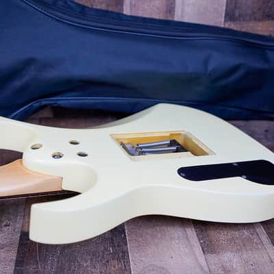 Ibanez PGM30-WH Paul Gilbert Signature with Lo TRS II Tremolo 1995 - 2002 - White image 11