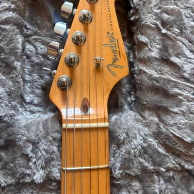 Fender American Professional Stratocaster with Maple Fretboard 2019 Olympic White image 4